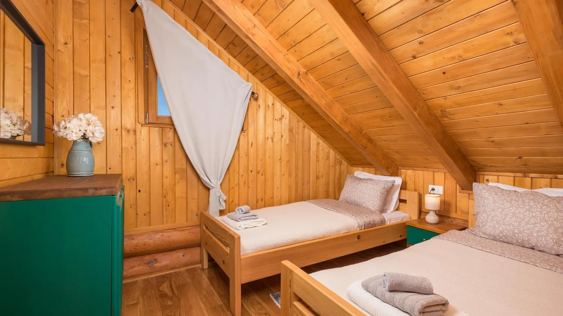 Log Home Mountain Mama Ravna Gora Croatia