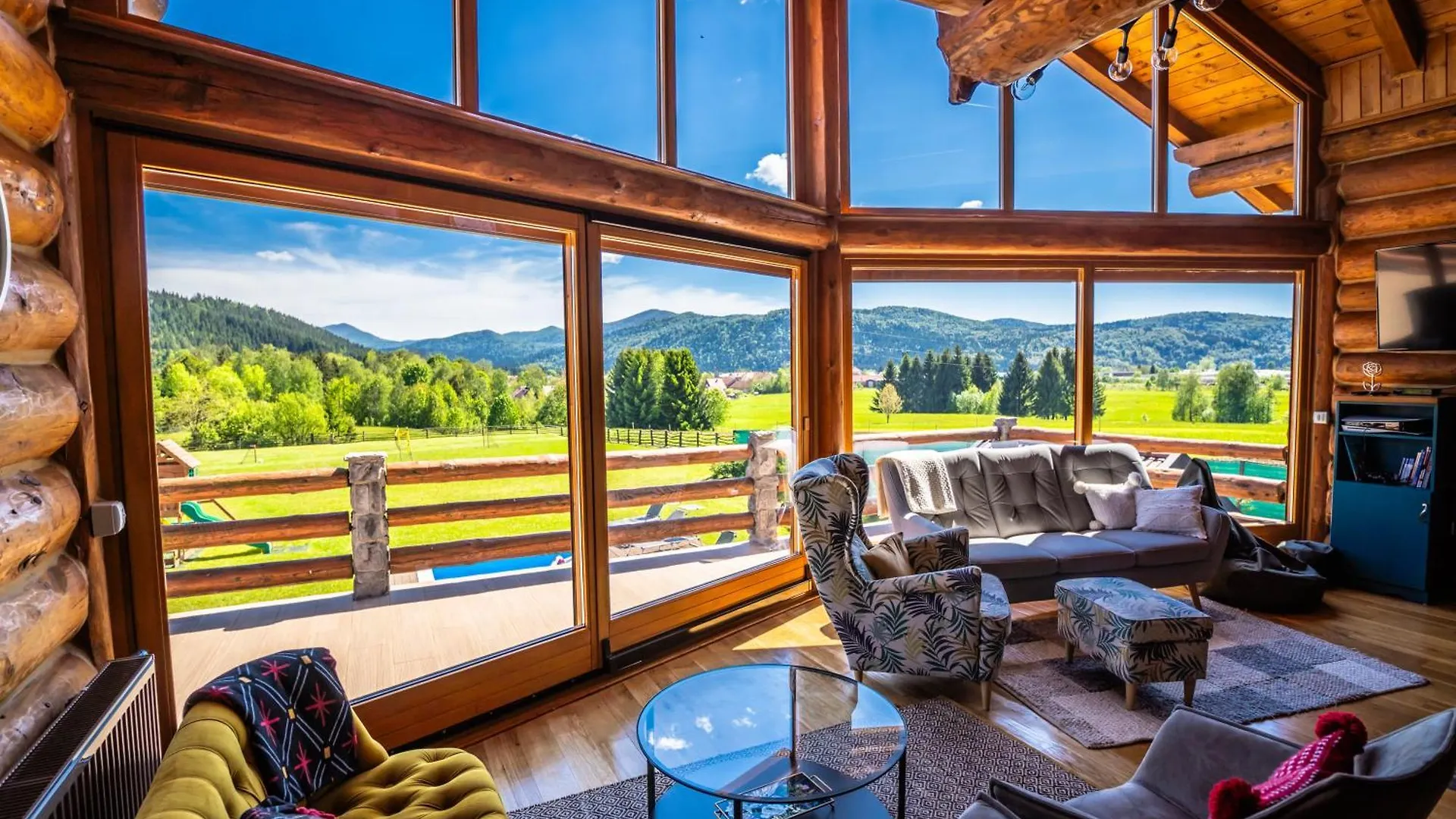 Log Home Mountain Mama Ravna Gora