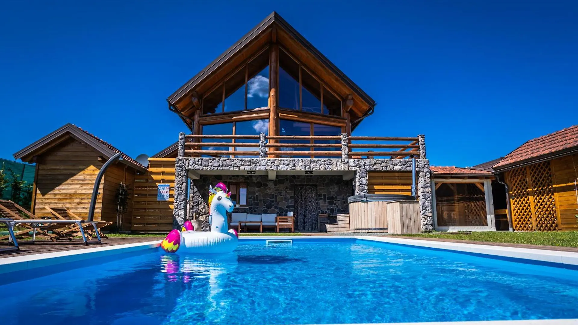 Villa Log Home Mountain Mama Ravna Gora