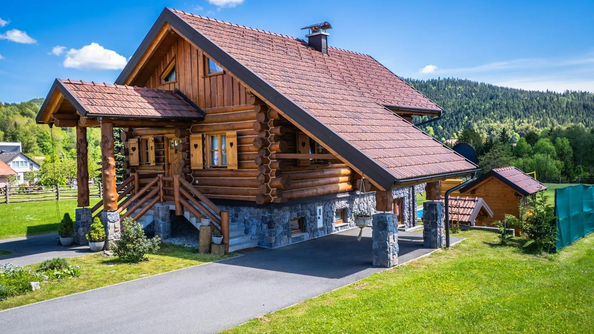 Log Home Mountain Mama Ravna Gora Villa